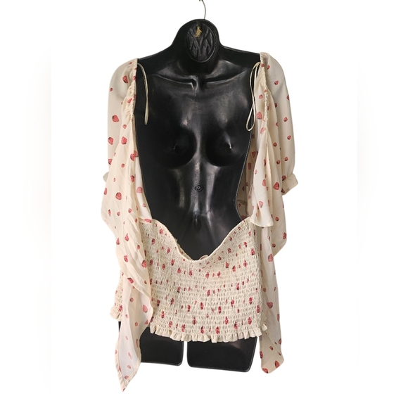 No Frills- Los Angeles Women's 1X strawberry summer top. - Picture 3 of 4